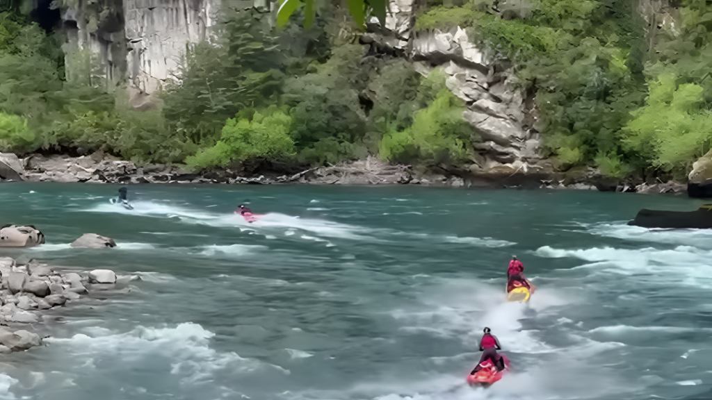 Cuatro rusos fueron sancionados por usar motos de agua en el río Futaleufú