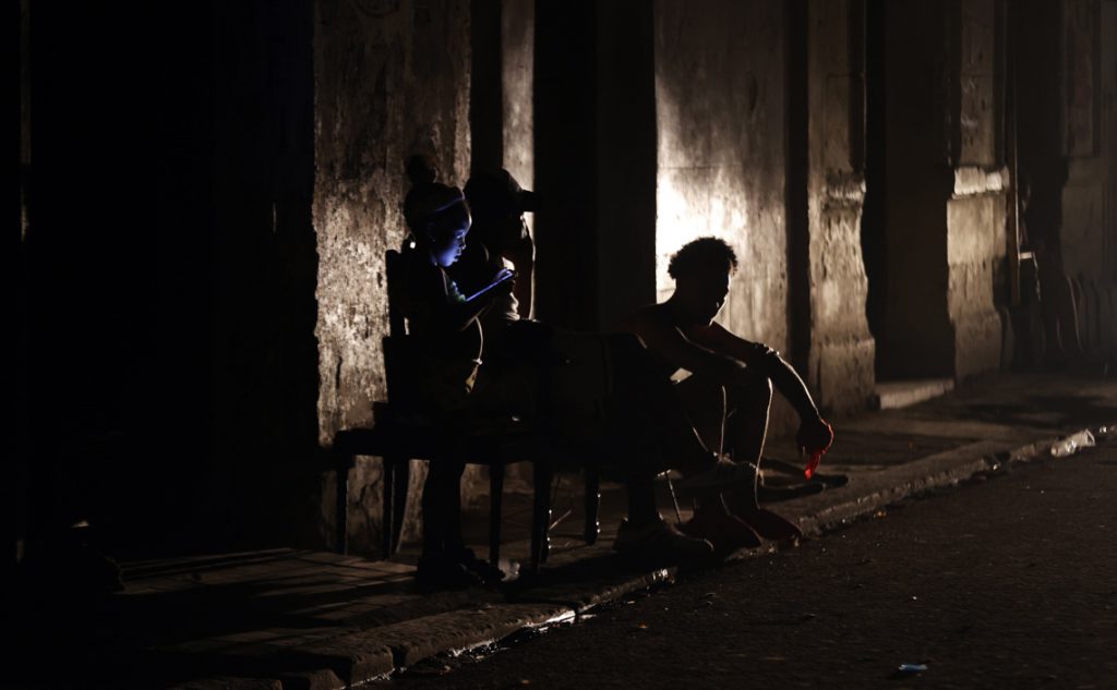 Cuba se enfrentará a apagones simultáneos que afectarán al 58 % del país este sábado
