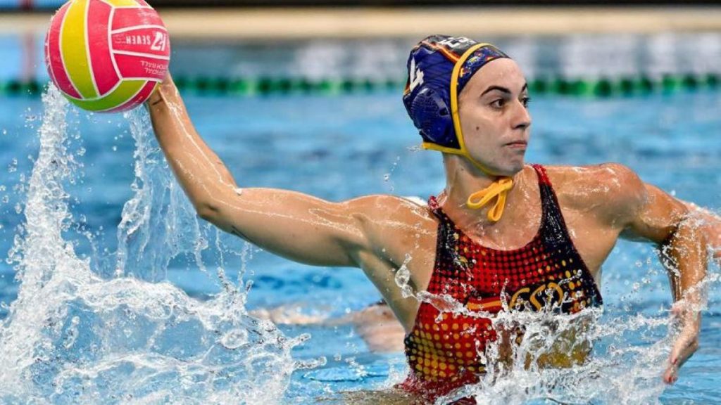 De saque, España se da un traspié