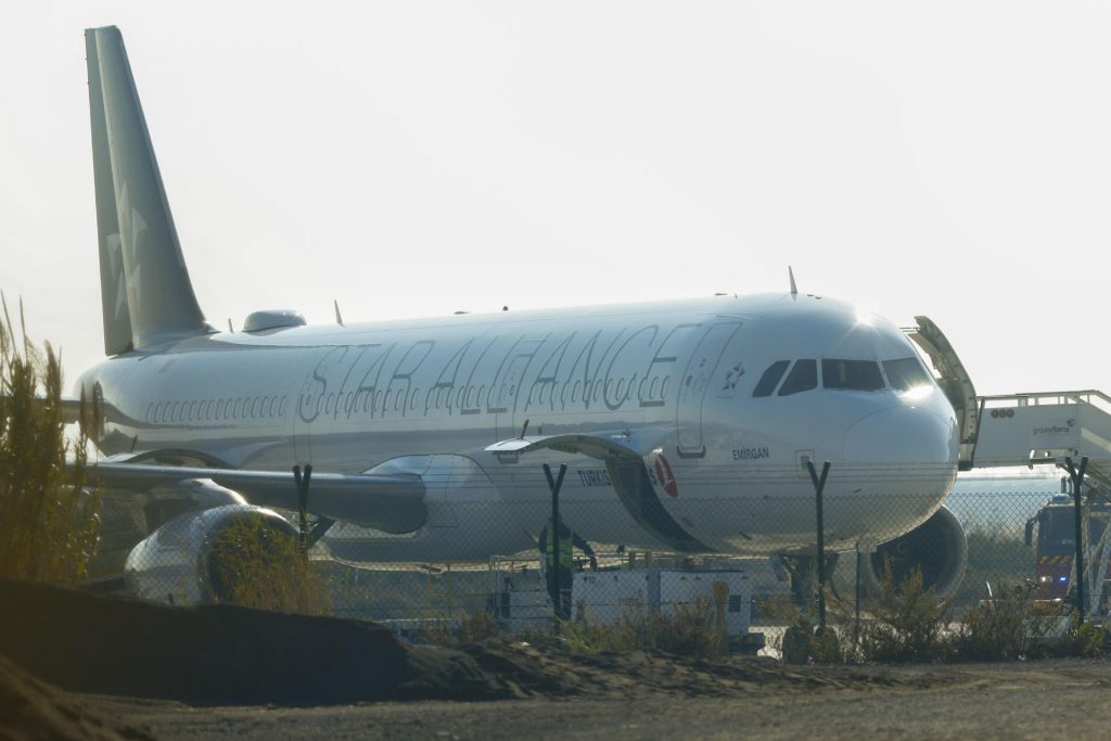 De una multa hasta prisión: ¿a qué se enfrenta el autor de la falsa amenaza de bomba en un avión?