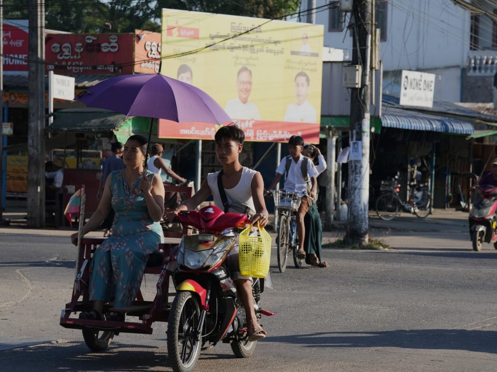 Dentro de la fortaleza dorada de los generales, calles vacías y rincones mohosos