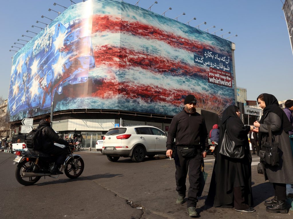 Denuncian que las protestas en Irán dejaron más de 6.100 muertos y Estados Unidos refuerza su presencia militar en la región