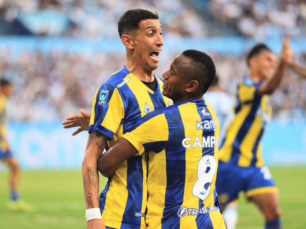 Di María brilló sobre un campo de juego que pareció un potrero y Rosario Central le dio otro golpe a Racing