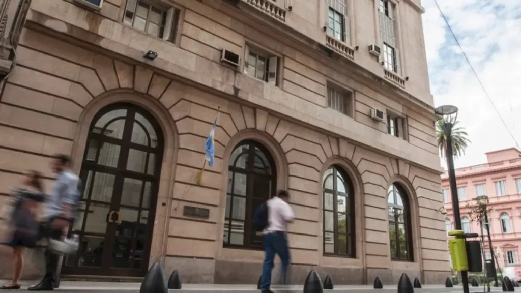 Diputados piden a la Justicia suspender el DNU que reformó la ley de Inteligencia