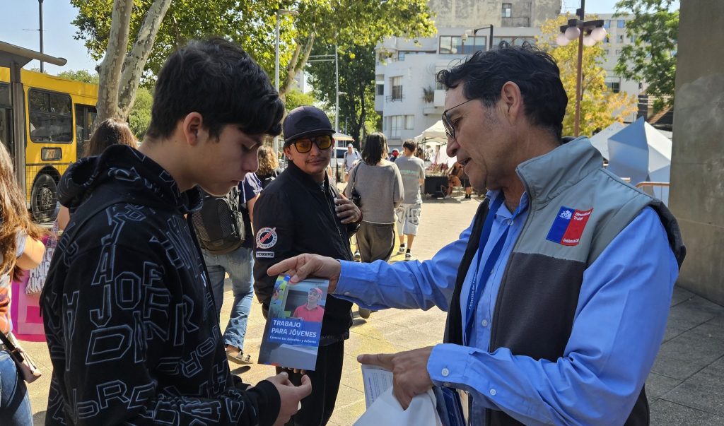 Dirección del Trabajo difunde derechos laborales de jóvenes Dirección del Trabajo difunde derechos laborales de jóvenes
