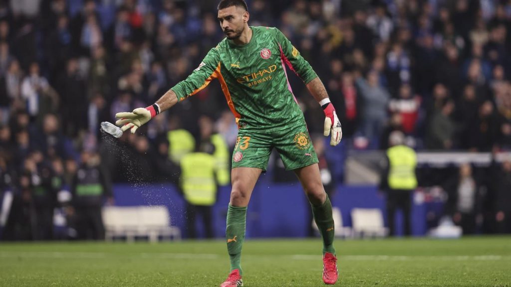 Disciplina amenaza con cerrar el estadio del Espanyol tras los incidentes del derbi contra el Girona