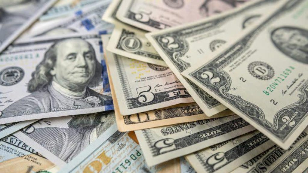 Dólar se derrumba por entrada masiva a causa de fuerte aumento de la deuda y otras fuerzas: ¿hasta dónde podría bajar?