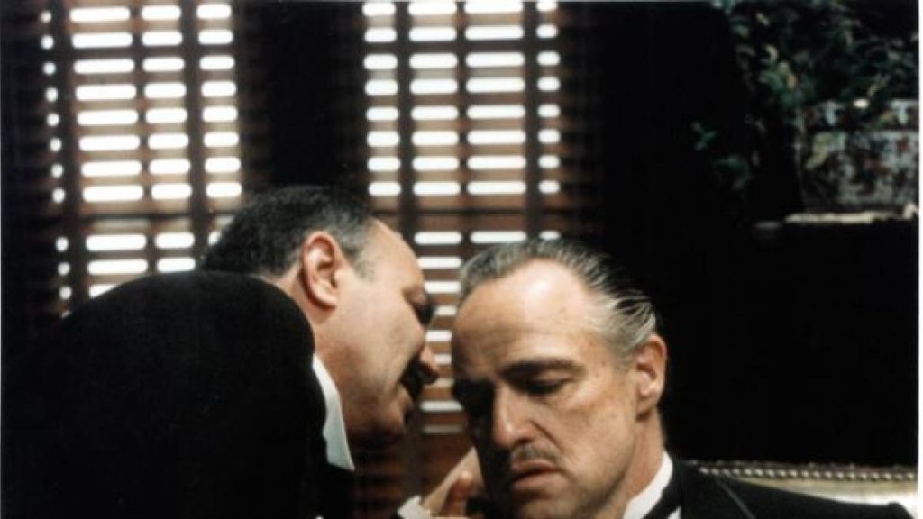 Don, tome esta medalla en muestra de respeto por Miquel Molina