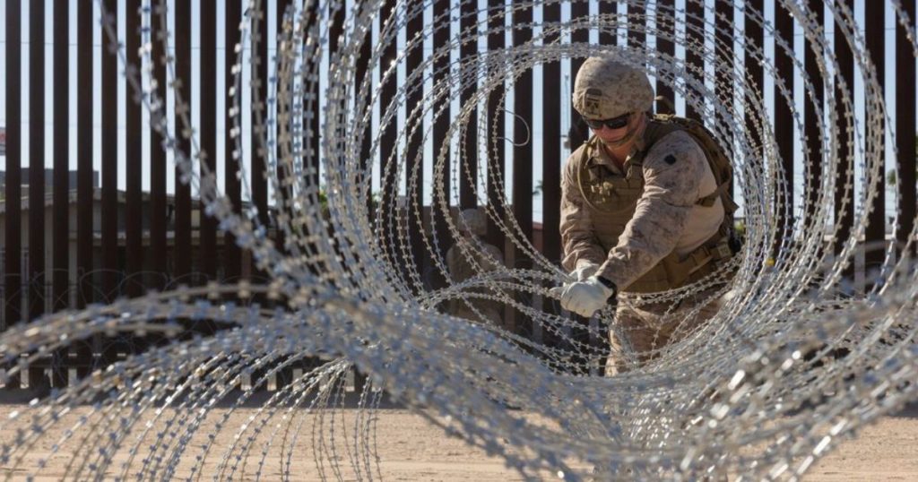 EE.UU. registra el nivel más bajo de cruces de migrantes irregulares al inicio del año fiscal 2026