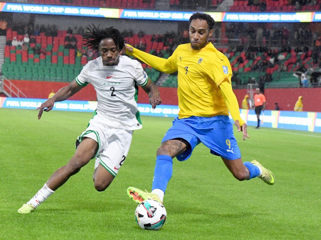 Echó al DT y apuntó contra su estrella Aubameyang.