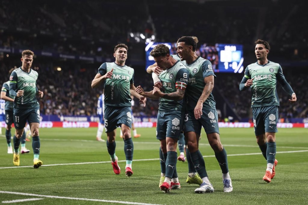 El Alavés despega y deja tocado al Espanyol