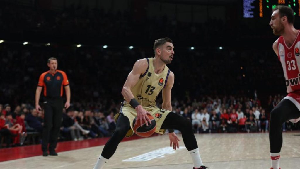 El Barça empieza mal y acaba peor en El Pireo