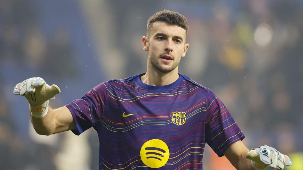 El Barça sale en Santander con Joan García en la portería y con Bernal y Casadó en la medular