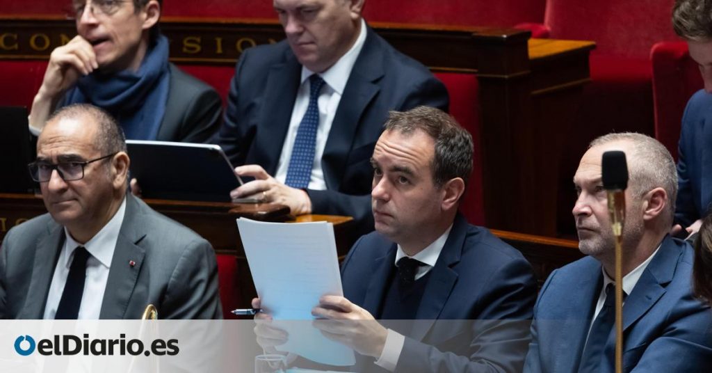 El Gobierno de Macron salva los presupuestos por decretazo con el rescate de los socialistas en una nueva moción de censura El Gobierno de Macron salva los presupuestos por decretazo con el rescate de los socialistas en una nueva moción de censura