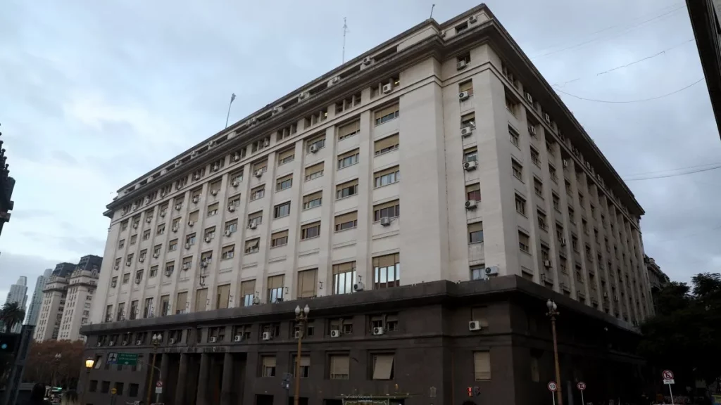 El Gobierno promulgó el Presupuesto 2026 con superávit y fuertes límites al gasto y al empleo público El Gobierno promulgó el Presupuesto 2026 con superávit y fuertes límites al gasto y al empleo público