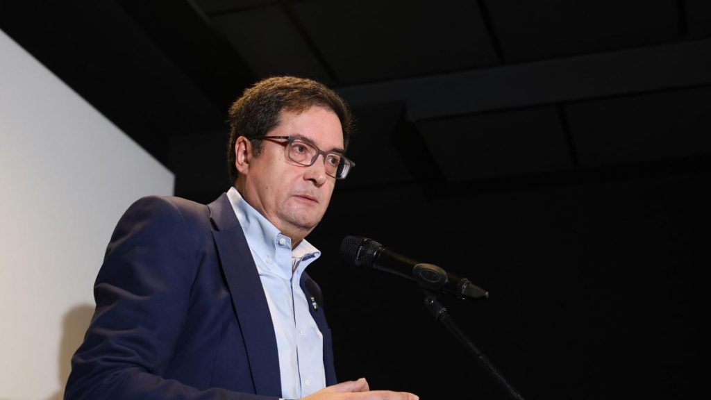 El Gobierno propone retrasar la jornada de 35 horas para los funcionarios hasta que haya Presupuestos