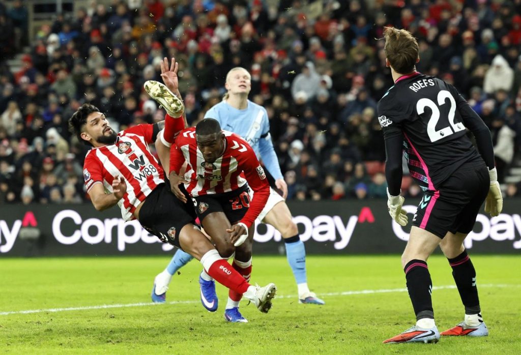 El Manchester City afloja su presión al Arsenal con un empate en Sunderland