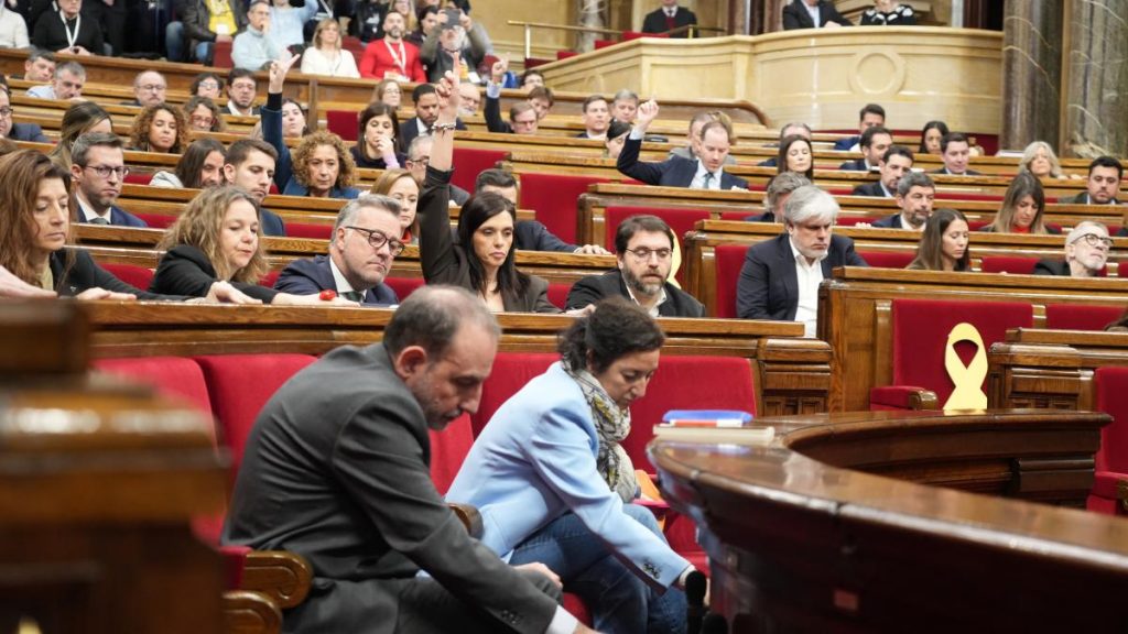 El PSC aprueba con Junts, PP, Vox y Aliança reconocer como agentes de la autoridad a funcionarios de prisiones