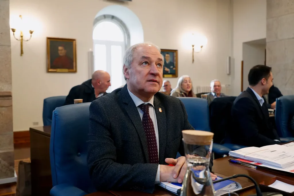El PSOE apoya que José Tomé, señalado por acoso sexual, cobre ahora el sueldo máximo como alcalde de Monforte de Lemos