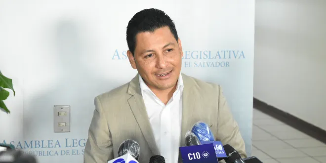 “El Salvador ya estuvo en una dictadura que se está replicando en este momento”: Leonardo Bonilla “El Salvador ya estuvo en una dictadura que se está replicando en este momento”: Leonardo Bonilla