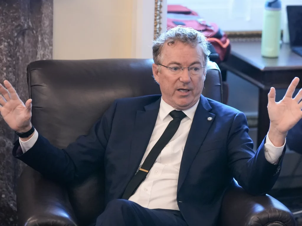 El Senado de Estados Unidos derrota la resolución sobre poderes de guerra diseñada para frenar a Trump | Noticias de Donald Trump