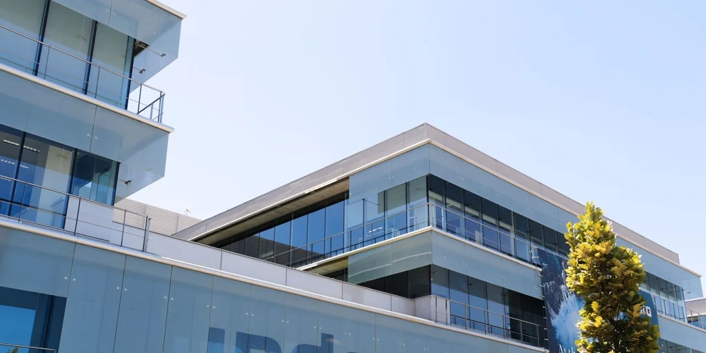 El Supremo admite un recurso de Santa Bárbara para bloquear 3.000 millones en préstamos públicos a Indra y Escribano El Supremo admite un recurso de Santa Bárbara para bloquear 3.000 millones en préstamos públicos a Indra y Escribano