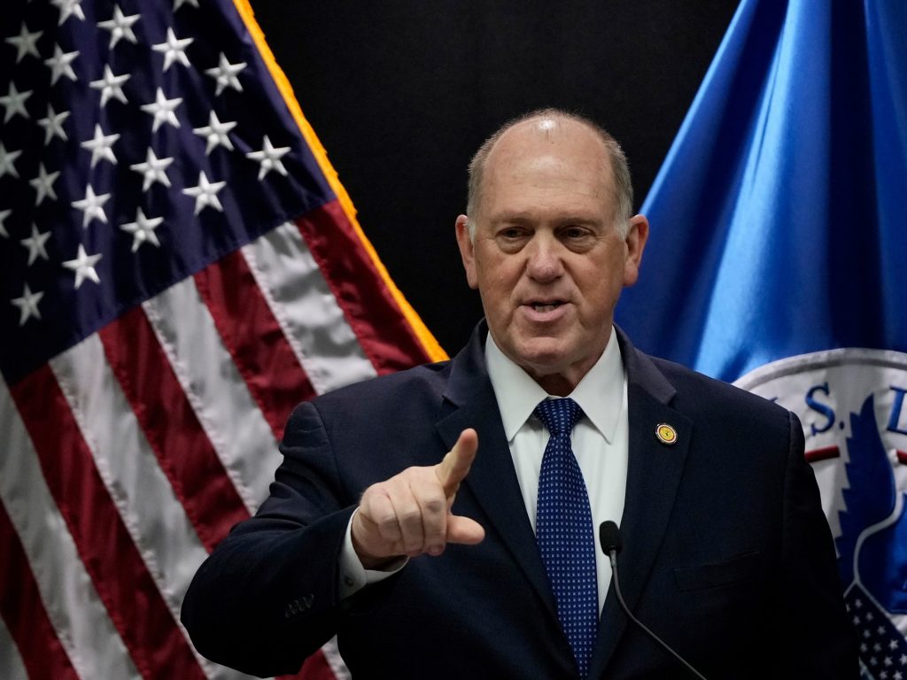 El “Zar de la frontera” enviado por Donald Trump promete “reinstaurar la ley y el orden” en Minneapolis El "Zar de la frontera" enviado por Donald Trump promete "reinstaurar la ley y el orden" en Minneapolis