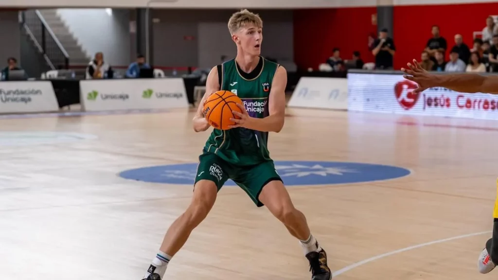 El canterano de Unicaja Marcus Moller deja temporalmente el baloncesto por un cáncer testicular El canterano de Unicaja Marcus Moller deja temporalmente el baloncesto por un cáncer testicular
