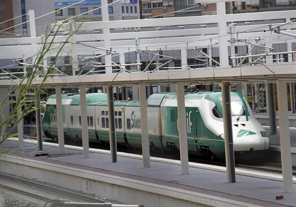 El gasto de Adif en mantenimiento por kilómetro de alta velocidad es el mismo que en 2013 El gasto de Adif en mantenimiento por kilómetro de alta velocidad es el mismo que en 2013