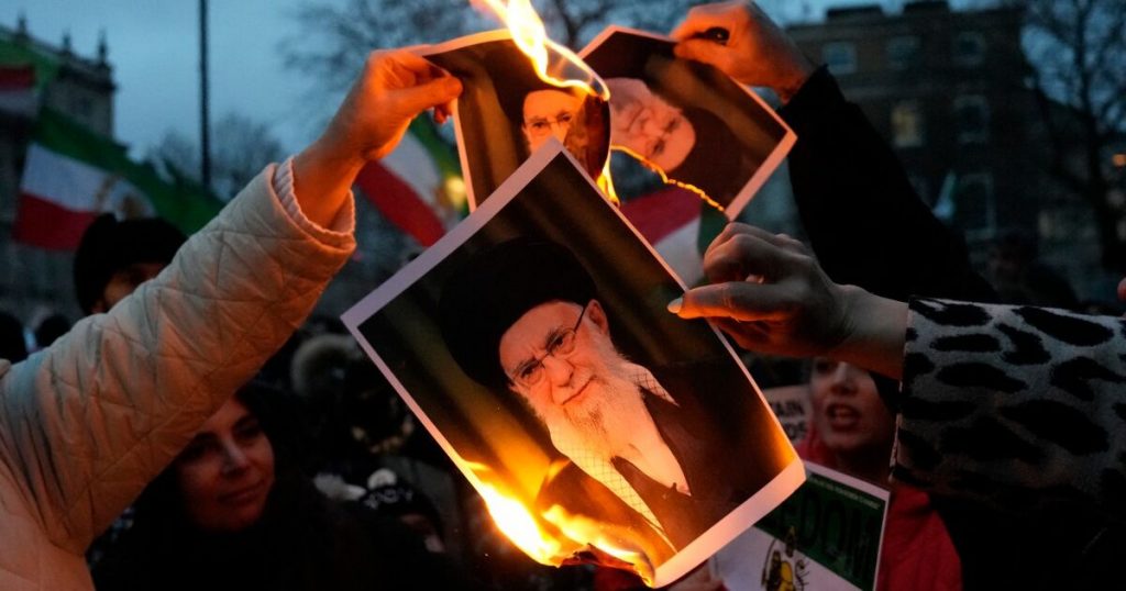 El gobierno de Irán soporta la represión a las protestas en su contra.