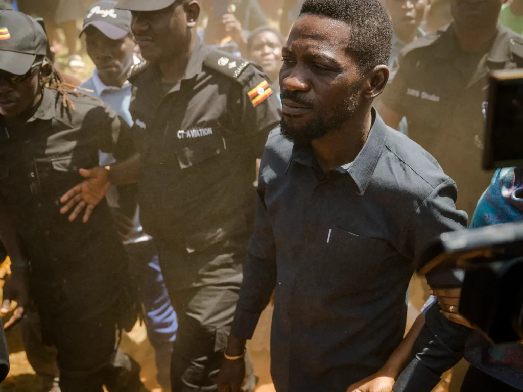 El hijo de Museveni amenaza a Bobi Wine tras las elecciones en Uganda | Elecciones Noticias