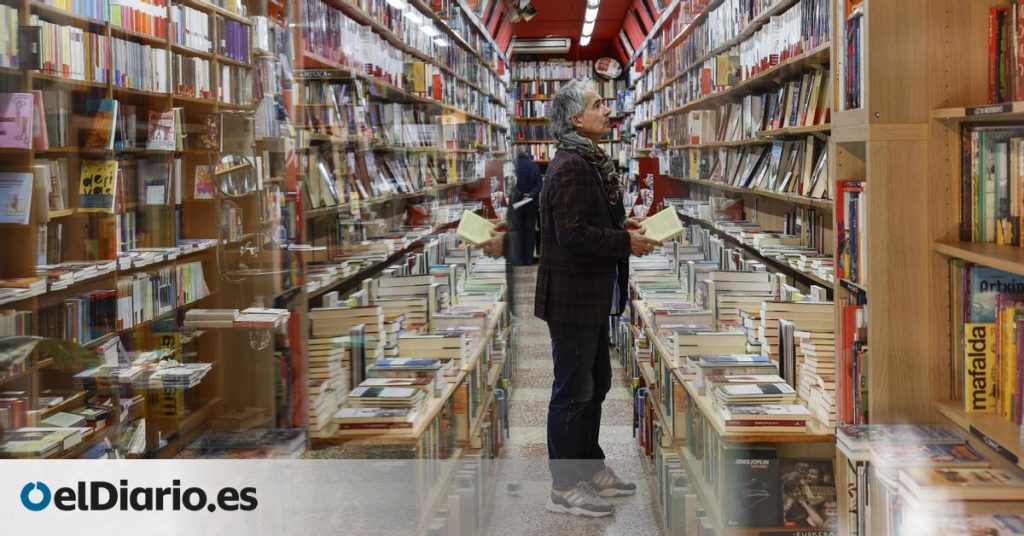 “El mundo se desmorona y los españoles leemos”