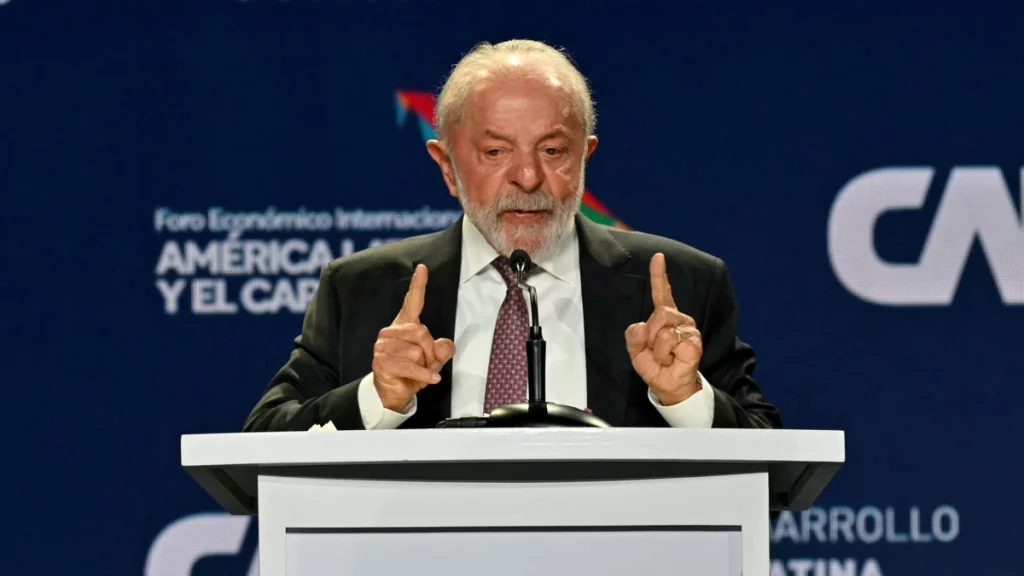 El presidente de Brasil, Luiz Inácio Lula da Silva, fue sometido con éxito a una cirugía por cataratas en su ojo izquierdo.