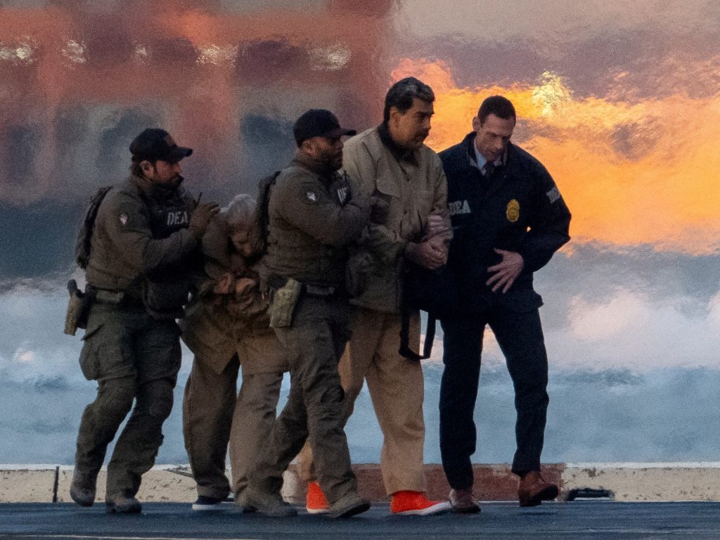 Nicolás Maduro regresa a un tribunal de Nueva York en medio de una batalla legal por los fondos para su defensa. El primer mensaje de Nicolás Maduro desde la prisión en Estados Unidos: "Estamos bien, somos luchadores"