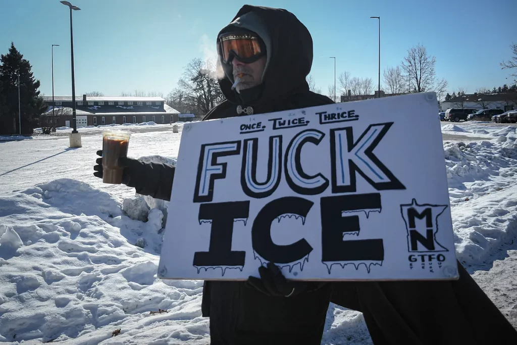 El principal asesor de inmigración de la Casa Blanca duda del "protocolo" seguido por los agentes del ICE en la muerte de Alex Pretti en Mineápolis