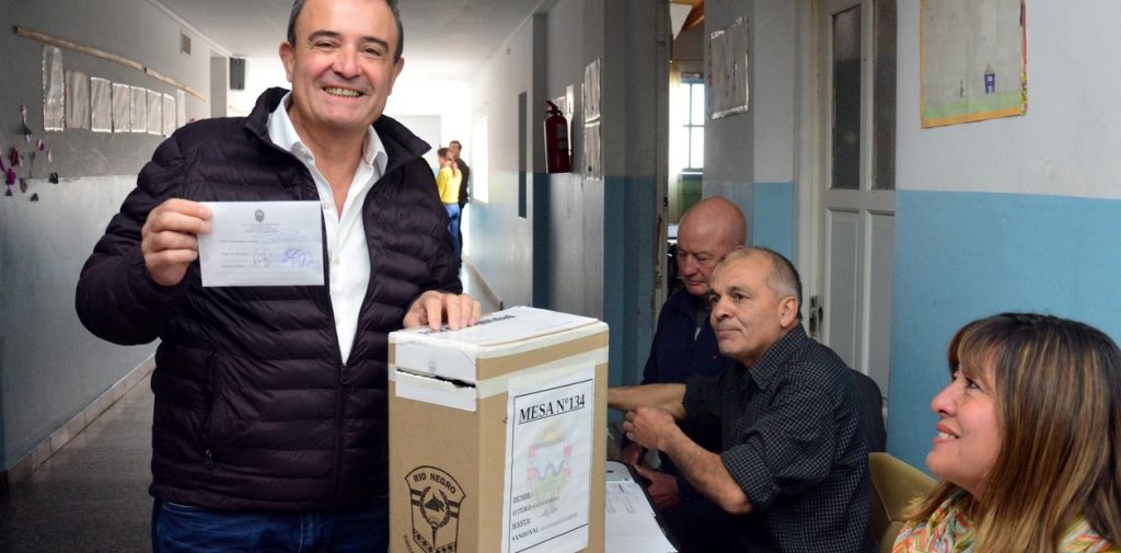 El vicegobernador de la provincia beneficiado por el gasoducto criticó a Milei por la licitación que perdió Techint