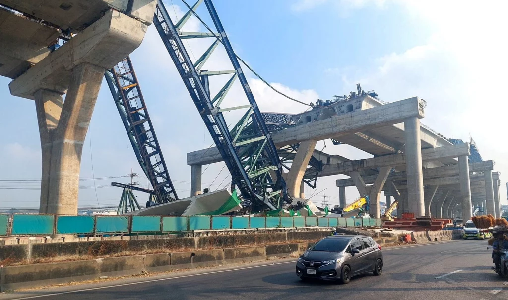 Empresa constructora en el punto de mira tras el mortal derrumbe de una grúa en Tailandia | Construcción