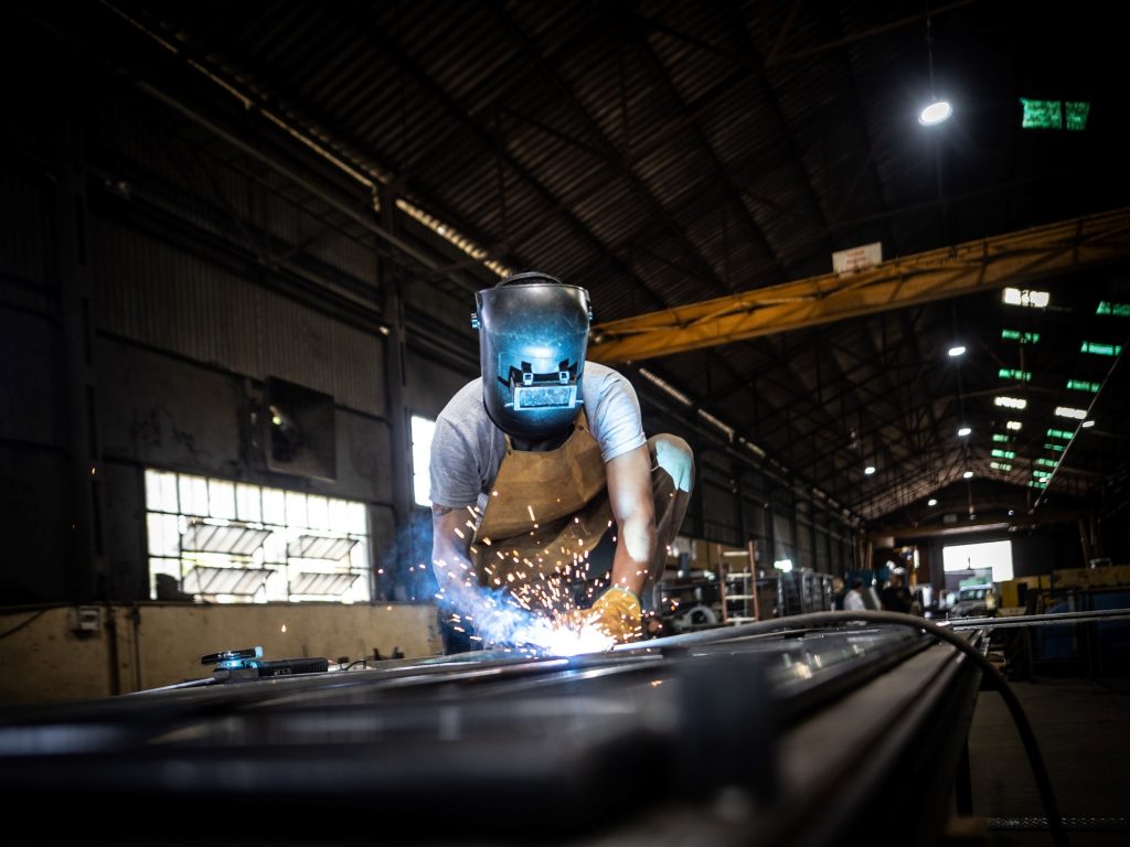 En aprietos financieros por las tasas altas, hay más pymes que necesitan asistencia para pagar créditos