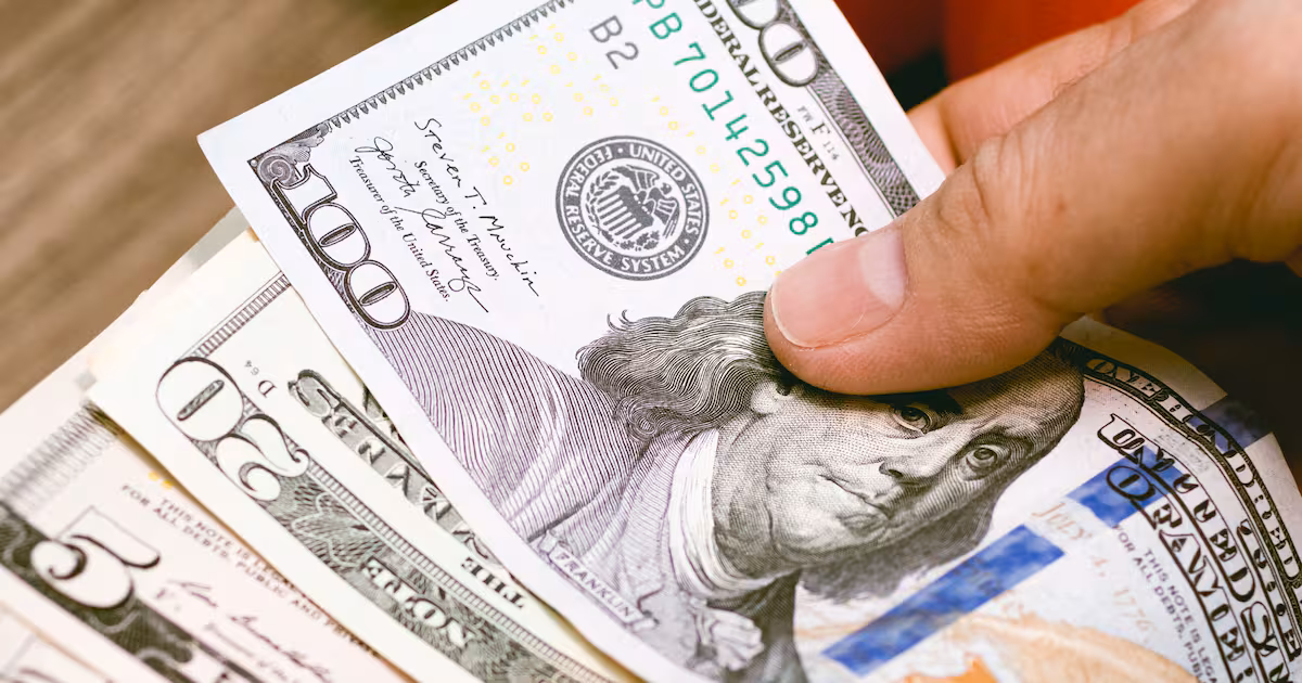 En el estreno de las nuevas bandas cambiarias, el dólar oficial subió a su nivel más alto en dos meses: a cuánto cotizó En el estreno de las nuevas bandas cambiarias, el dólar oficial subió a su nivel más alto en dos meses: a cuánto cotizó