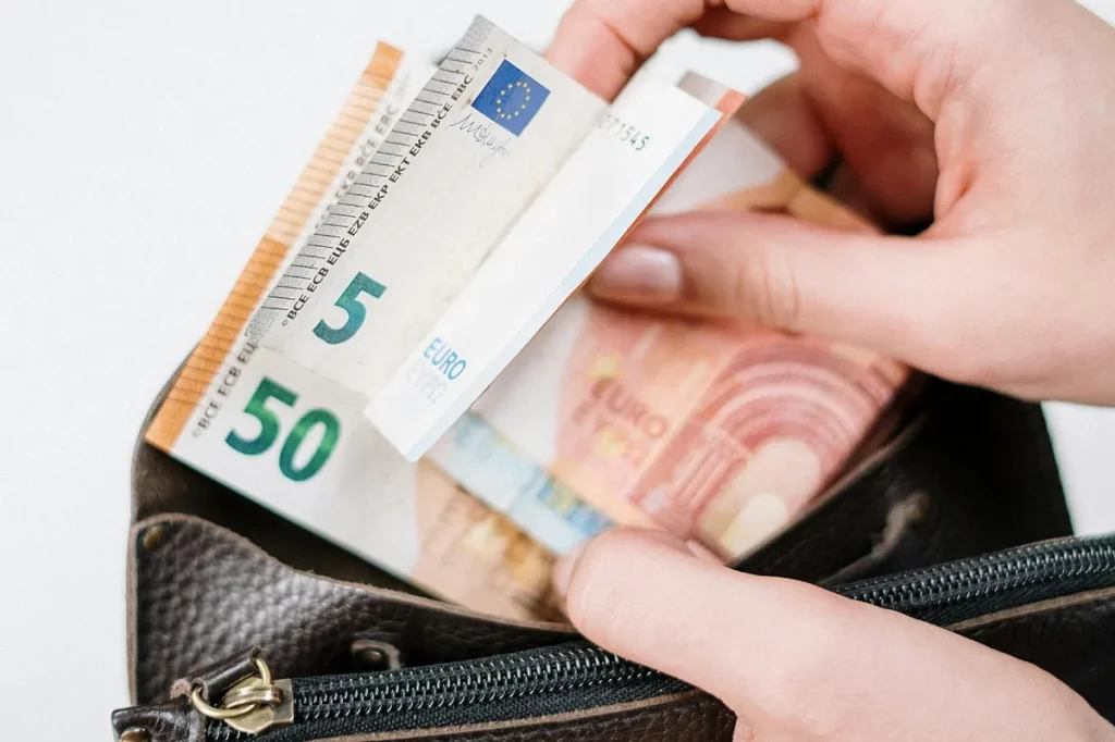 Es oficial: este es el límite de ingresos que dispara un recargo de casi 100 euros para pensiones