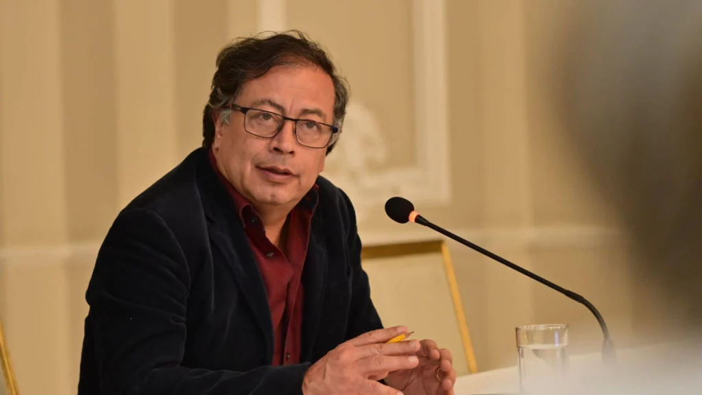 'Es presa de un vejamen'