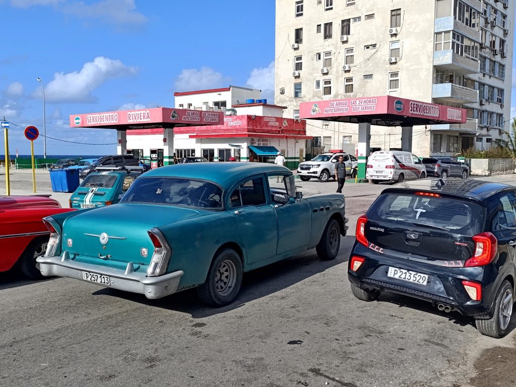 Estados Unidos analiza un bloqueo total de las importaciones de petróleo en Cuba