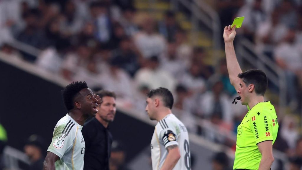 Esto dice el acta de Busquets sobre el enfrentamiento entre Vinicius y Simeone