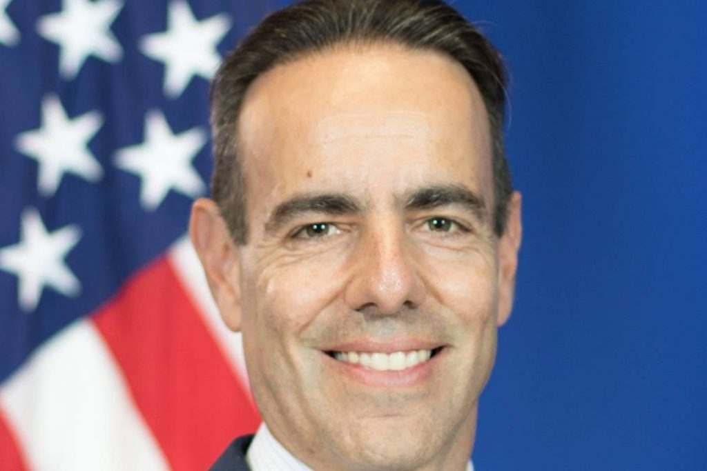 Exintegrante del gobierno Trump vai a fórum liberal no RS - 23/01/2026 - Painel