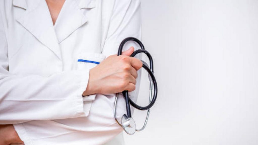 Exministros de salud advierten que el sistema inicia 2026 más desfinanciado y con decisiones que ponen en riesgo a los pacientes