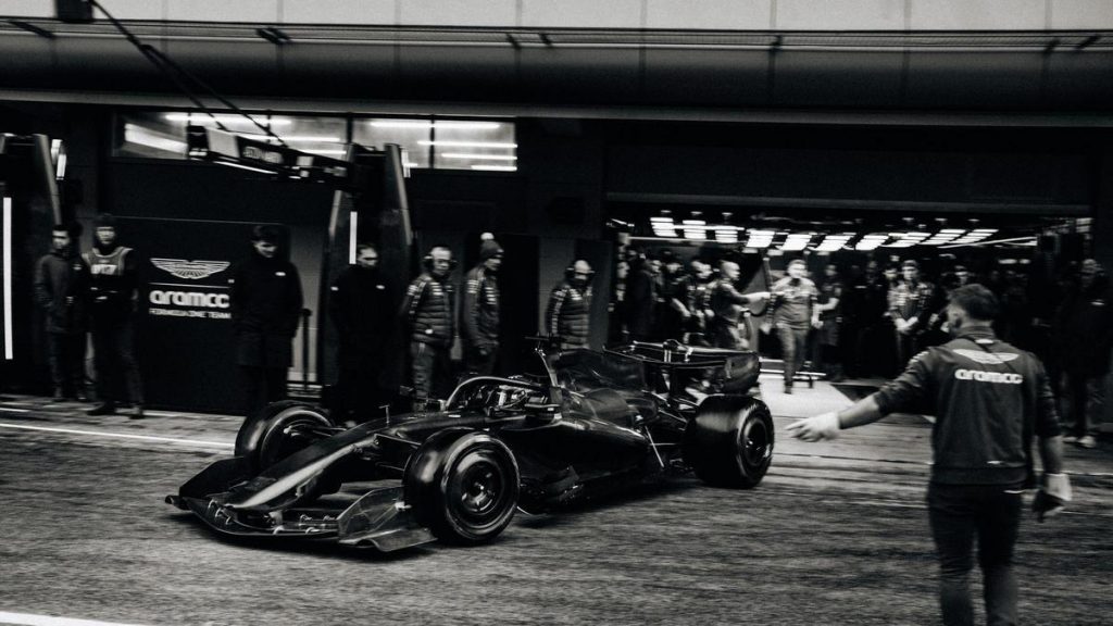 FÓRMULA 1 FERNANDO ALONSO | Aston Martin debuta con un coche radical… y ahora sí va en serio FÓRMULA 1 FERNANDO ALONSO | Aston Martin debuta con un coche radical... y ahora sí va en serio