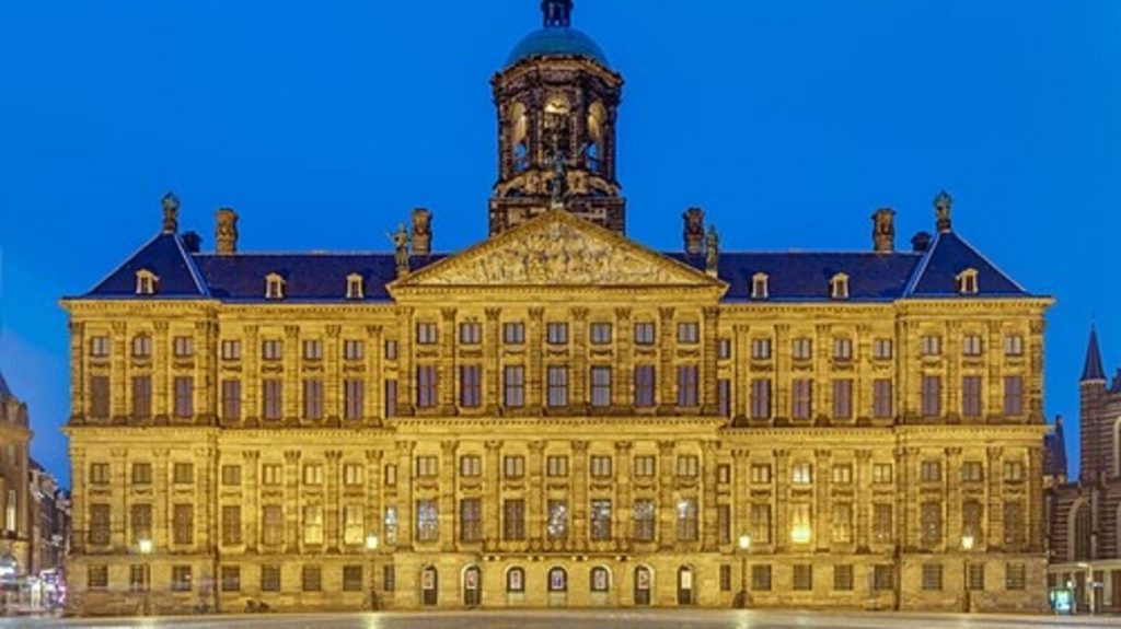 Familia Real sorprende con sonada noticia: 'Tras 25 años de matrimonio, decidimos divorciarnos'