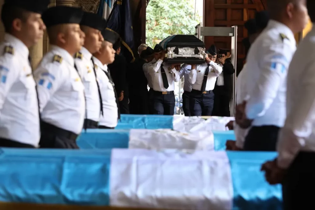 Familiares de agentes de la PNC fallecidos recibirán reconocimiento económico por condecoración