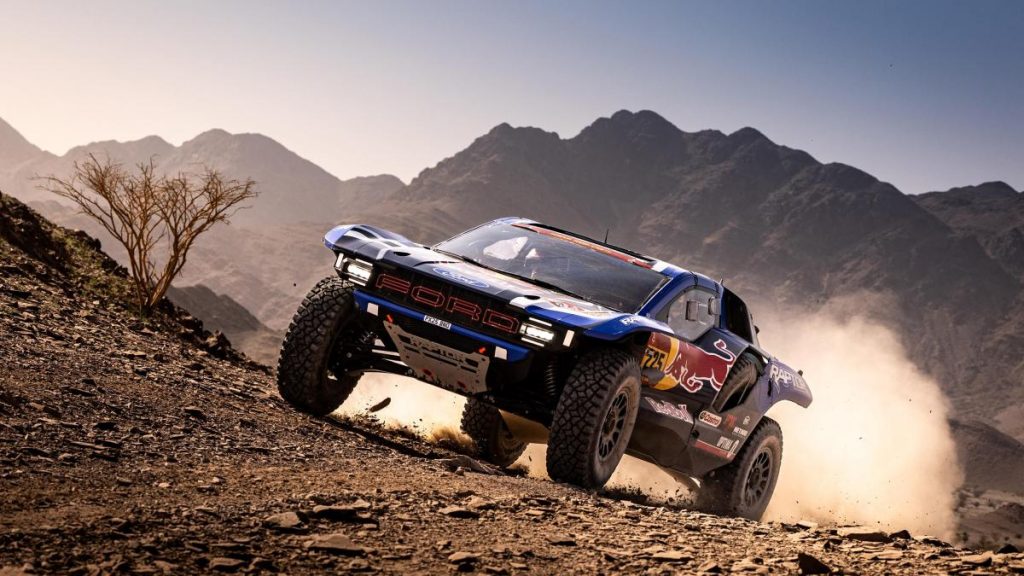 Festival de Ford con triunfo de Guthrie, cuarto puesto de Sainz y quinto de Roma