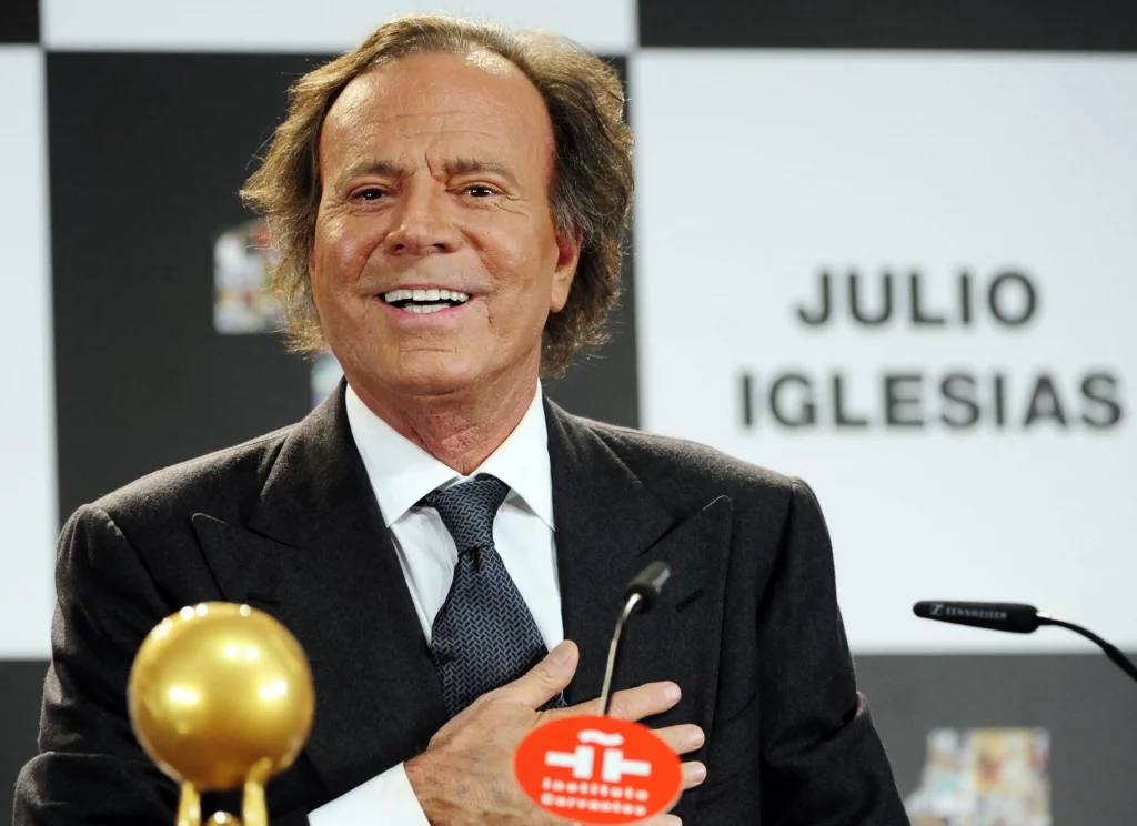 Fiscalía de España archivo denuncia por abuso sexual y agresión contra Julio Iglesias